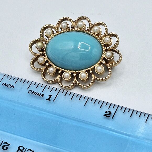 Sarah Coventry Turquoise Brooch Vintage Lucite Cabochon Faux Pearl Estate Pin - Picture 8 of 9